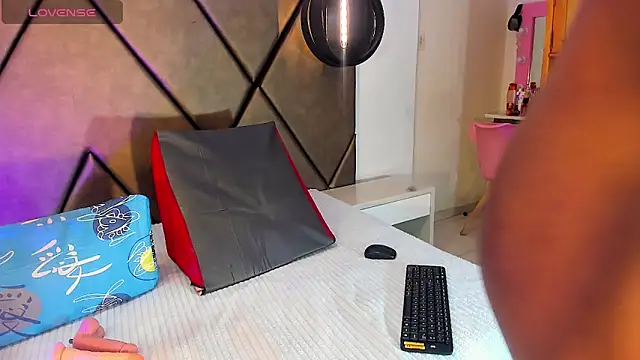 PenelopeGuzman   online show from 02/17/26, 06:05