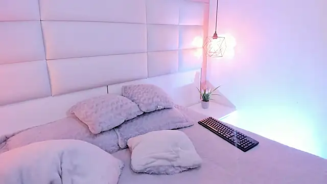 Lucia jane online show from 02/07/26, 09:23