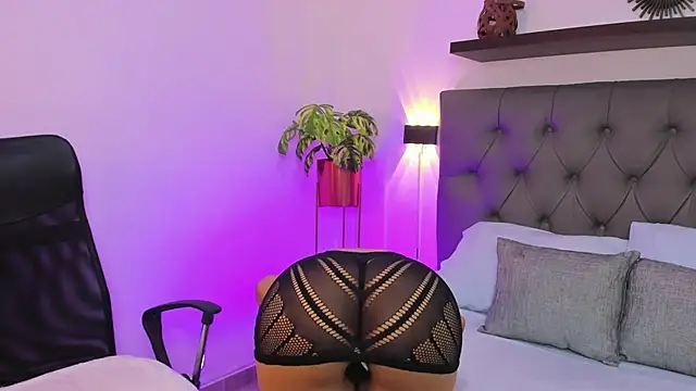 lena clark  online show from 09/23/25, 12:34