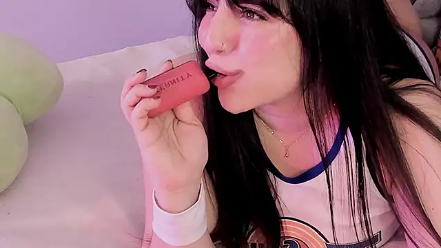 Camila Matinez  online show from 01/08/26, 01:55