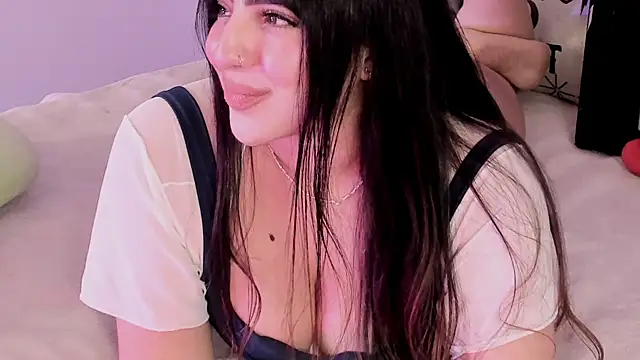 Snapshot of Camila_Matinez_ chatting on 10/11/25, 01:06 Camila Matinez online show from 10/11/25, 01:06