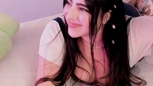 Snapshot of Camila_Matinez_ chatting on 10/20/25, 12:24 Camila Matinez online show from 10/20/25, 12:24