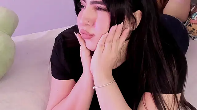 Camila Matinez  online show from 10/22/25, 12:32