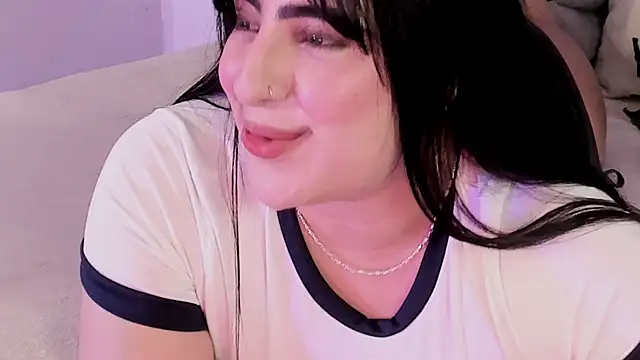 Camila Matinez  online show from 12/04/25, 01:15