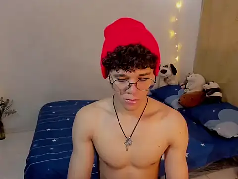 Tom Blues online show from 11/05/25, 01:03