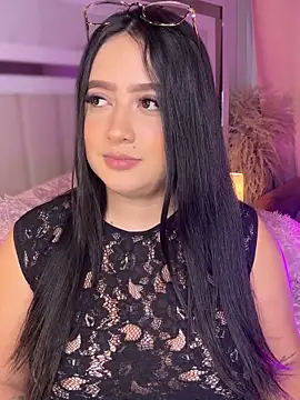 Emiily Moore1 online show from 11/17/25, 10:36