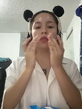 Snapshot of aliciia_23 chatting on 10/01/25, 04:17 aliciia 23 online show from 10/01/25, 04:17