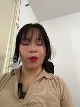 aliciia 23 online show from 11/06/25, 09:08