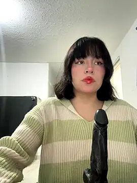 Snapshot of aliciia_23 chatting on 10/04/25, 04:47 aliciia 23 online show from 10/04/25, 04:47
