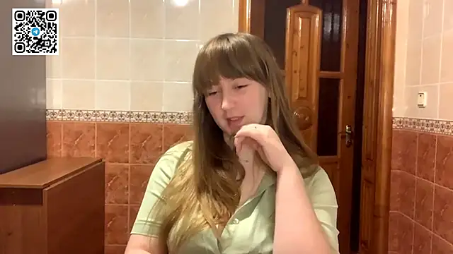 MaroonMoon  online show from 11/18/25, 08:45