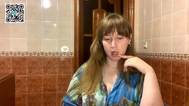 MaroonMoon  online show from 10/04/25, 07:37