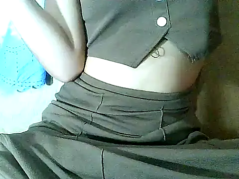 Snapshot of pinay-momm1682 chatting on 12/18/25, 09:51 pinay-momm1682 online show from 12/18/25, 09:51