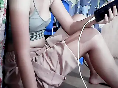 Snapshot of pinay-momm1682 chatting on 04/07/26, 09:22 pinay-momm1682 online show from 04/07/26, 09:22