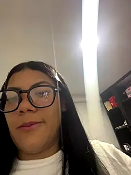 Snapshot of Alexmorena chatting on 10/13/25, 05:31 Alexmorena online show from 10/13/25, 05:31