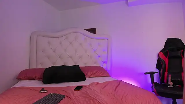 kiara velvet  online show from 09/16/25, 04:24