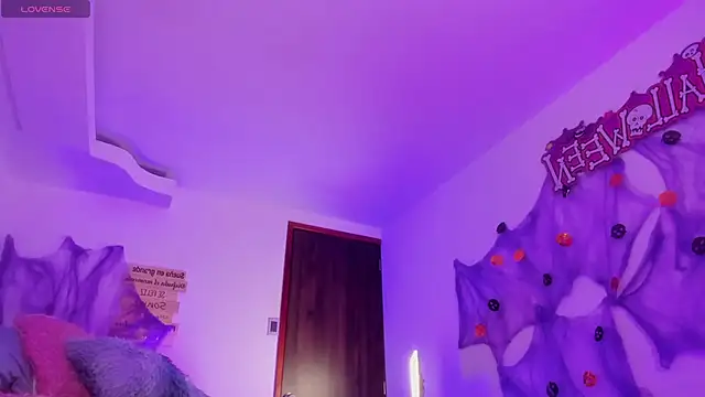 kiara velvet  online show from 10/29/25, 03:27