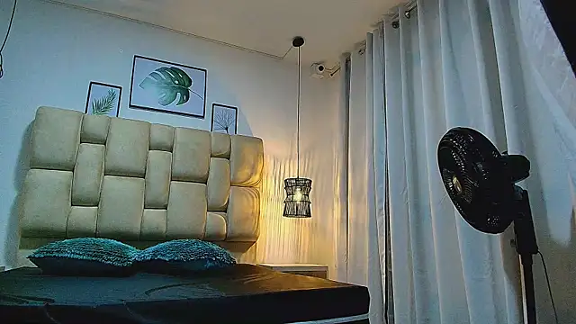 Snapshot of elizawiliamst chatting on 10/11/25, 11:55 elizawiliamst online show from 10/11/25, 11:55