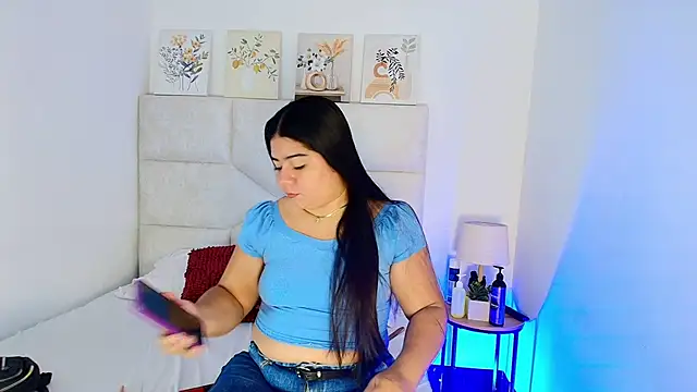 Snapshot of elizawiliamst chatting on 05/19/26, 11:50 elizawiliamst online show from 05/19/26, 11:50