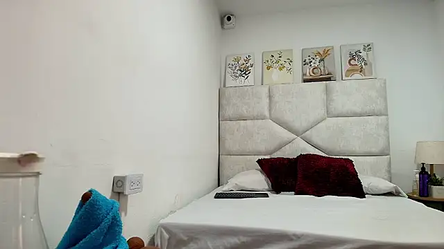 Snapshot of elizawiliamst chatting on 05/04/26, 03:59 elizawiliamst online show from 05/04/26, 03:59