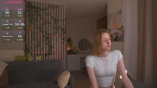 Snapshot of sofiapurex chatting on 11/13/25, 09:08 sofiapurex online show from 11/13/25, 09:08