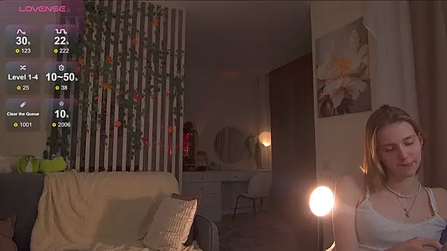 Snapshot of sofiapurex chatting on 11/28/25, 08:20 sofiapurex online show from 11/28/25, 08:20