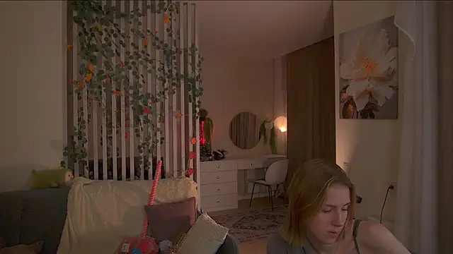 Snapshot of sofiapurex chatting on 12/17/25, 08:47 sofiapurex online show from 12/17/25, 08:47