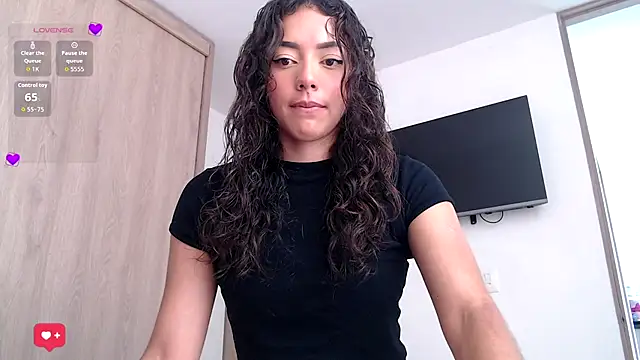 Snapshot of WendySuns_ chatting on 11/19/25, 05:13 WendySuns online show from 11/19/25, 05:13