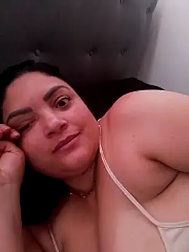 tiffany Johnson1 online show from 11/23/25, 03:33