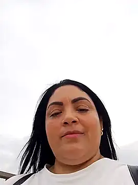 tiffany Johnson1 online show from 10/24/25, 08:52