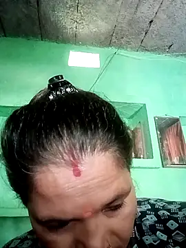 Manavi x online show from 10/18/25, 08:16