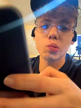 Snapshot of Jhoumod_21 chatting on 09/27/25, 11:27 Jhoumod 21 online show from 09/27/25, 11:27