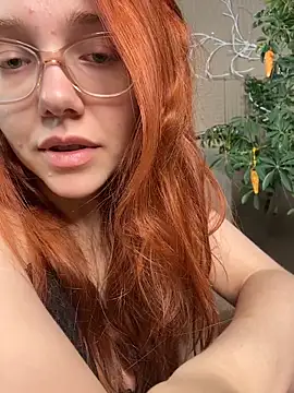 Snapshot of PollyVinice chatting on 05/25/26, 05:33 PollyVinice online show from 05/25/26, 05:33
