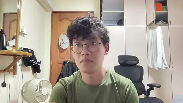 Passionatetwink2 online show from 10/21/25, 11:20