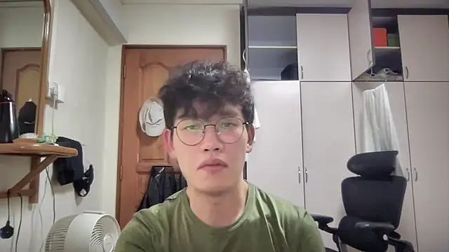 Passionatetwink2 online show from 10/13/25, 08:49