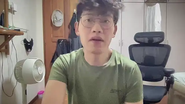 Passionatetwink2 online show from 10/10/25, 05:14