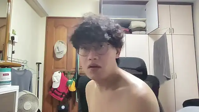 Passionatetwink2 online show from 03/19/26, 02:17