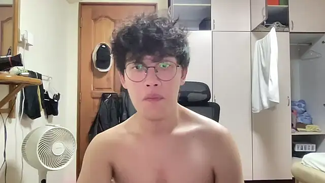 Passionatetwink2 online show from 11/07/25, 11:48