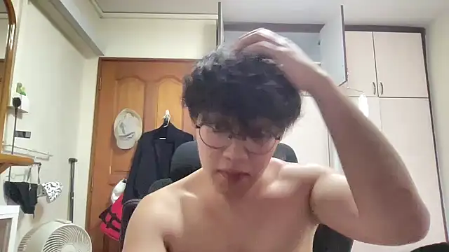 Passionatetwink2 online show from 03/05/26, 08:00