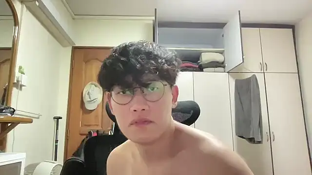 Passionatetwink2 online show from 04/10/26, 04:47