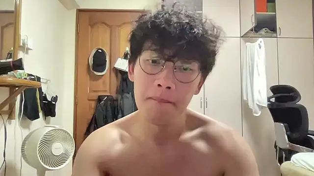 Passionatetwink2 online show from 11/08/25, 04:21