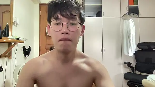 Passionatetwink2 online show from 10/05/25, 09:22