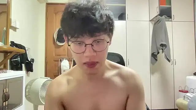 Passionatetwink2 online show from 12/15/25, 02:34