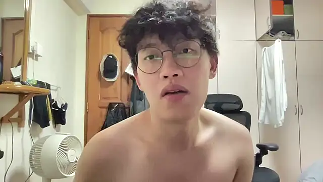 Passionatetwink2 online show from 11/05/25, 09:45