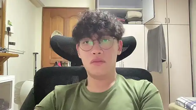 Passionatetwink2 online show from 04/11/26, 05:16