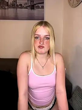 DieBlondeHannah online show from 10/01/25, 06:23