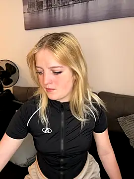 DieBlondeHannah online show from 10/12/25, 11:11