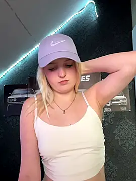 DieBlondeHannah online show from 09/10/25, 01:21