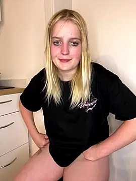 DieBlondeHannah online show from 09/17/25, 04:09