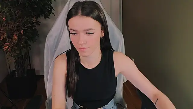 E l i z e  online show from 10/24/25, 05:39