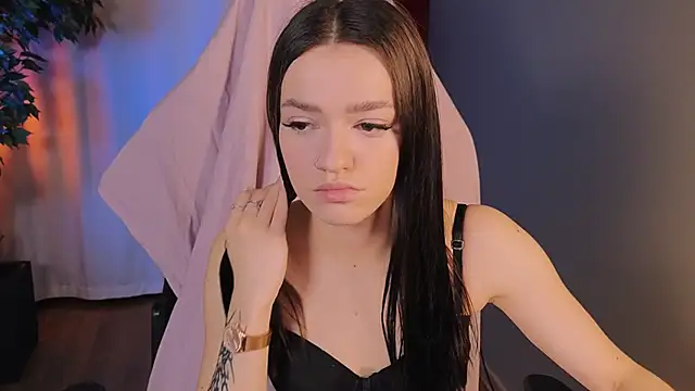 E l i z e  online show from 10/10/25, 05:19